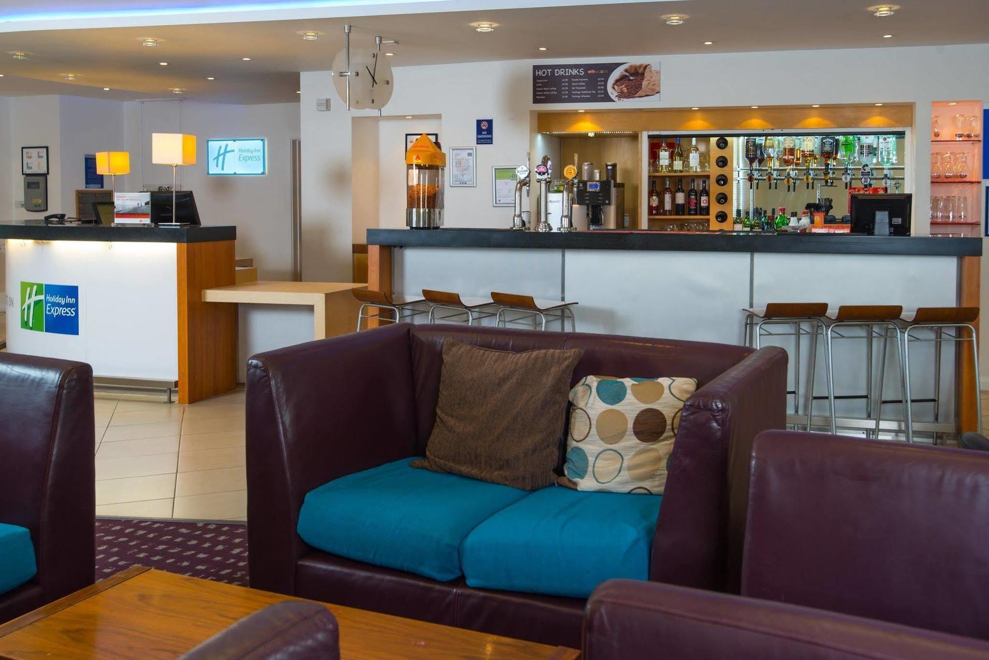 Holiday Inn Express Bedford By Ihg Eksteriør bilde